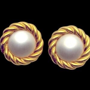 Vintage Ellen Designs Faux Button Pearl Gold Clip On Rope Disc Earrings